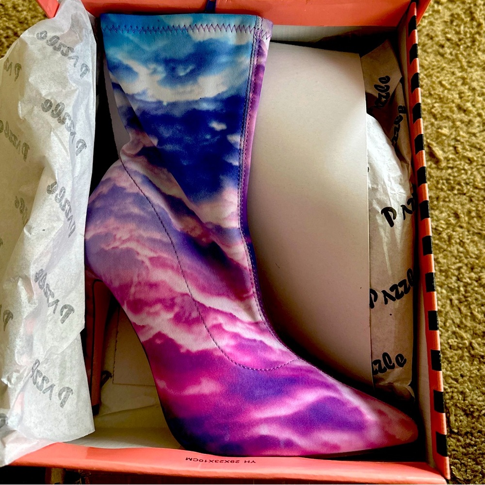 Akira store brand bootie